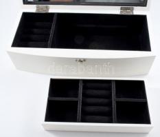 Ékszertartó doboz, fedelében tükörrel, belül kivehető fiókkal, jó állapotban, 30x14 cm