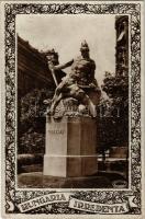 Budapest V. Szabadság tér, az elszakított országrészek jelszobrai: Nyugat, Hungária irredenta. Csiky Foto (tűnyomok / pinmarks)