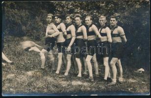 cca 1920-1930 Labdarúgók csoportképe, fotólap, jelzés nélkül, 9x14 cm
