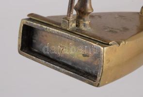 Antik bronz rézbetétes vasaló eredeti betéttel. 18x15 cm