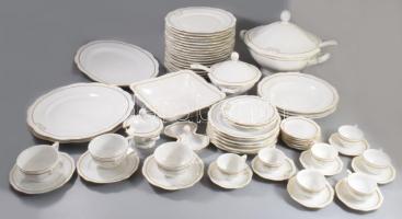 Zsolnay "Éva" virágmintás peremű 62 részes szervírozó készlet, közte nemesi monogrammal díszítettek. Jelzett, közte kis kopással. Így egyben ritka!