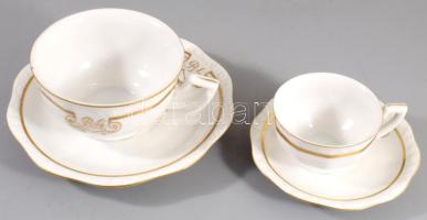 Zsolnay "Éva" virágmintás peremű 62 részes szervírozó készlet, közte nemesi monogrammal dí...