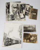 18 db járműveket ábrázoló fotó (vonatok, motorkerékpárok, autók, stb.), vegyes méretben és állapotban, max. 24x18 cm-ig