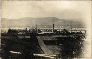 Orsova, petróleumgyár, kémények / petroleum plant, factory, chimneys. photo (EK)