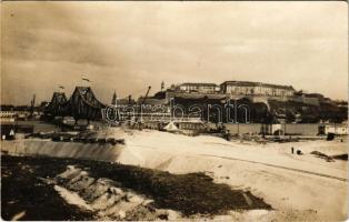 Újvidék, Novi Sad; Pétervárad vára, híd magyar zászlókkal, építkezés / Festung Peterwardein / Grad Petrovaradin / castle, bridge with Hungarian flags, construction. photo (EK)
