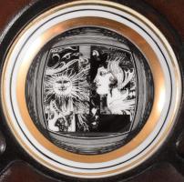 Hollóházi Szász Endre által tervezett mintával díszített porcelán tálka. matricás, jelzett, bőr tart...