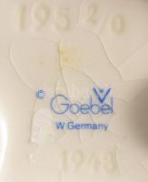Goebel libától megijedő kisfiú, jelzett, hibátlan, m: 10,5 cm