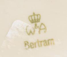 Wagner &amp; Apel Bertram fiút fenéken csípő liba. Jelzett, kézzel festett, hibátlan, m: 11 cm