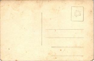 Salgótarján (?), Barthos Tamás bor, sör, pálinka korlátlan italkimérés, kocsma, előtte a tulajdonos ...