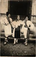1940 Naszód, Nasaud; leányok népviseletben / girls in folk costumes. photo + "M. Kir. Naszód városi katonai parancsnokság" (lyukak / pinholes)