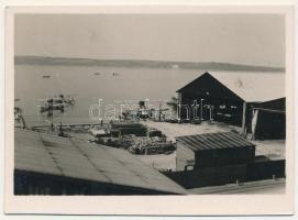 Trieste, Trst, Trieszt; hidroplán hangár, kisméretű fotó / hydroplanes, port. photo (8,3 x 6 cm) (vágott / cut)