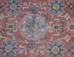 Antik hálószobai szett asztalterítője, 130x140 cm