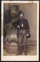 cca 1870 Férfi magyaros ruhában, keményhátú fotó Mayer Gy. fényképíró pesti műterméből, foltos, 10,5×6,5 cm