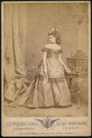 cca 1860-1870 Hölgy egészalakos portréja, keményhátú fotó Schrecker Ignác pesti műterméből, kis sérüléssel, érdekes hátlappal, 16,5×11 cm
