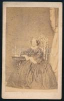 cca 1860-1870 Fackh Borbála bárónő portréja, keményhátú fotó Kozics Ede pozsonyi műterméből, 10,5×6,5 cm