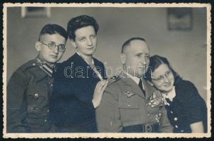 cca 1940 Ditrói Orosz Béla alezredes, a Kassai Repülőakadémia parancsnoka családjával, fotólap, 9×13 cm