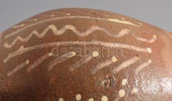 Szilke. Kézzel festett, mázas cserép. Szarvas XIX. sz. lepattanással 22 cm