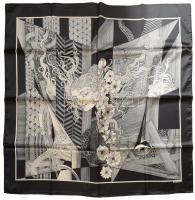 Női selyem kendő Szász Endre által tervezett mintával, jelzett, hibátlan 90x90 cm , eredeti dobozában
