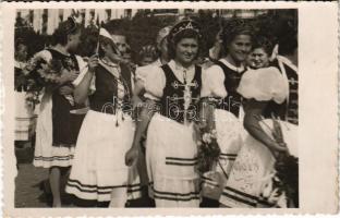 1940 Szatmárnémeti, Satu Mare; hölgyek népviseletben, bevonulás / ladies in folk costume, entry of the Hungarian troops. photo + "1940 Szatmárnémeti visszatért" So Stpl. (EK)