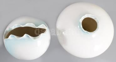 Hollóháza stúdió Bakó Hetey Rozália: 2 darab váza. Kézzel festett, jelzett, apró pattogzással, m: 11...