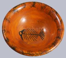 R.B. jelzéssel: Halszálkamintás tál. Felületi sérüléssel, d: 13 cm