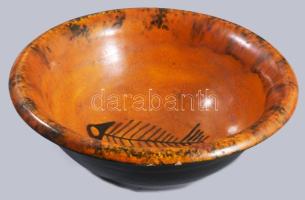 R.B. jelzéssel: Halszálkamintás tál. Felületi sérüléssel, d: 13 cm