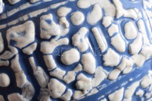 Gorka Géza Iparművészeti Vállalatos váza, kék alapon ugrasztott mázzal, jelzett, hibátlan, m: 18 cm