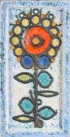 M Kiss Katalin: virágmintás fali plakett. Samottos kerámia, jelzett, 19,5x10 cm