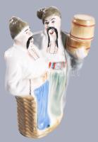 Polonne iszogató férfiakat ábrázoló italos palack, jelzett, hibátlan, m: 23 cm