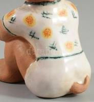 CSF jelzéssel ülő fiú figura. Hibátlan, m: 10 cm