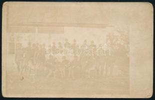 1914 Kolozsvár, katonák gépkocsival, fotólap, hátoldalon feliratozva, 9×14 cm