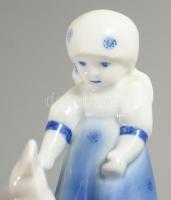 Zsolnay tyúkot etető kislány. Kézzel festett, jelzett, hibátlan, 10x10 cm