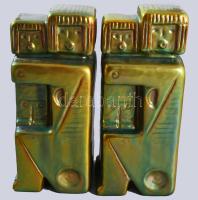 Zsolnay kisplasztika - Anya gyermekével könyvtámasz pár. Terv.: Nádor Judit (1934-2018). Selyemfényű eozinmázakkal fedett öntött finomfajansz. Egyik darab hibátlan, a másik ragasztott, m: 21 cm