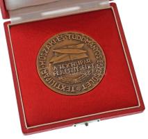 1970 k. "Textilipari Műszaki és Tudományos Egyesület - A textilipar fejlesztéséért" egyoldalas bronz érdemérem tokban (60mm) T:AU