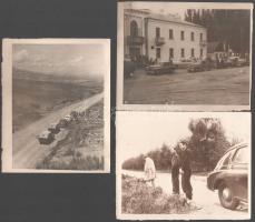 cca 1950-1960 Autókat ábrázoló fotók, 3 db, az egyiken az út szélén vizelő férfiakkal, 12x15 cm