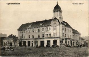 Gyulafehérvár, Alba Iulia; Gizella udvar, Városi vendéglő, Schlesinger Testvérek, Fuchs Nándor, Gelb Fülöp üzlete, piac. Weisz Bernát kiadása / shops, restaurant (EB)