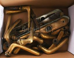 Sokdarabos bronz kilincs és ajtócímke tétel