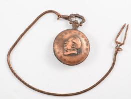 Zsebóra, tokján Mao Ce-tung arcképével, d: 5 cm