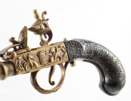 Replika kovás pisztoly, jó állapotban, h: 28 cm