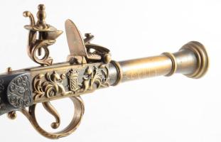 Replika kovás pisztoly, jó állapotban, h: 28 cm