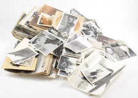 Egy cipősdoboznyi vegyes régi és modern fotó