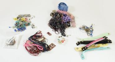 Vegyes bizsu tétel, közte hematit nyaklánc