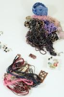 Vegyes bizsu tétel, közte hematit nyaklánc