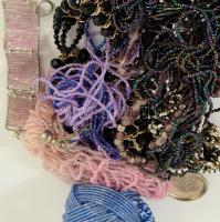 Vegyes bizsu tétel, közte hematit nyaklánc