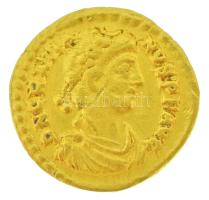 DN Római Birodalom 367-375 / Gratianus / Treveri / Scripula Au későbbi replika (1,67g) T:XF Roman Empire 367-375 / Gratian / Trier / Scripula Au later replica "DN GRATIA-NVS PF AVG / VICTORIA AVGVSTORVM - TROB" Victory walking left, holding wreath and palm (1,67g) C:XF