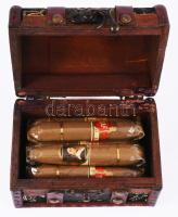 9 darab bontatlan szivar, díszdobozban.