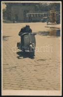cca 1965 Vespa robogóval száguldó férfi Budapesten, háttérben villamosokkal, fotó, 14×8,5 cm
