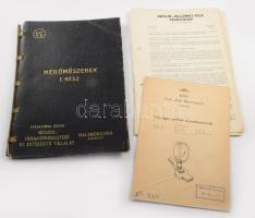 Mérőműszerek. I. rész. Forgalomba hozza: Műszer-, Irodagépkészletező és Értékesítő Vállalat. Bp., Kalibergyár, 36 sztl. lev. Fém fűzött gerincű kopott vászonmappában. + 3 sztl. lev egyéb műszerlap. + 1969 MGM Szekszárdi Műszergyára prospektus, 12 p.