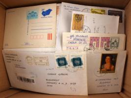 Kb 700-800 db modern magyar küldemény dobozban