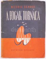 Weöres Sándor: A fogak tornáca. Első kiadás! A szerző, Weöres Sándor (1913-1989) Kossuth- és Baumgarten-díjas költő, író, műfordító által Engel Iván (1899-1985) zongoraművész részére DEDIKÁLT példány! "Engel Ivánnak a legjobb Mikrokosmos-zongorázónak, tisztelő szeretettel Weöres Sanyi. Bp., 1951. márc." Bp., 1947, Egyetemi Nyomda, 80 p. Kiadói illusztrált papírkötés, foltos borítóval, a borítón kisszakadással.